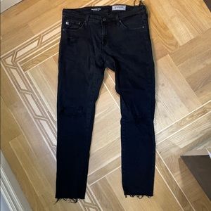 Black distressed skinny jeans